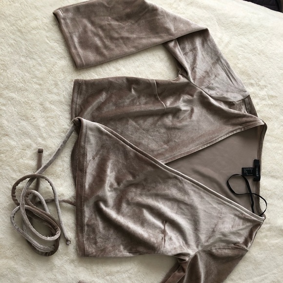 Forever 21 velvet long sleeve - Picture 3 of 3